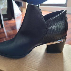 Ankle Boots w Chunky Metal Detailed Heel (11) |*UNIQUE w Metal detail & Zip Back